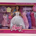 בובת מונסי במזוודה כולל תלבושות ואביזרים