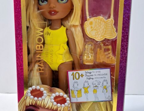בובת אופנה ריינבו היי ביגדי חוף – צהוב
